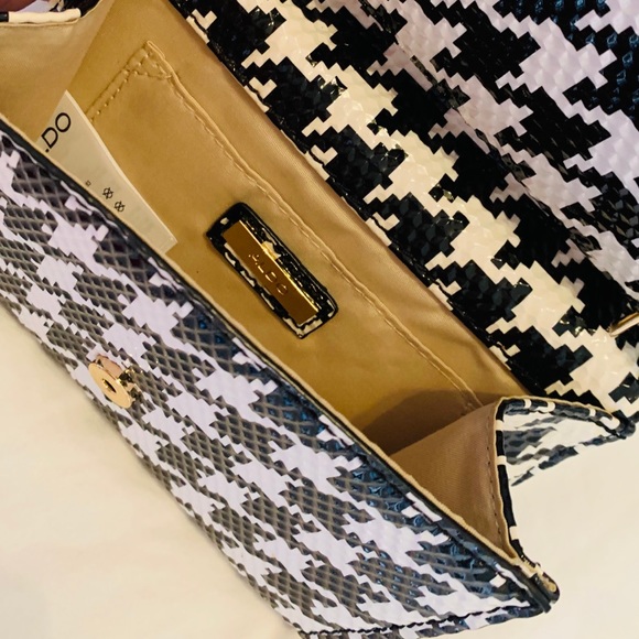 Small purse 2 for 20$🖤 - Picture 4 of 4